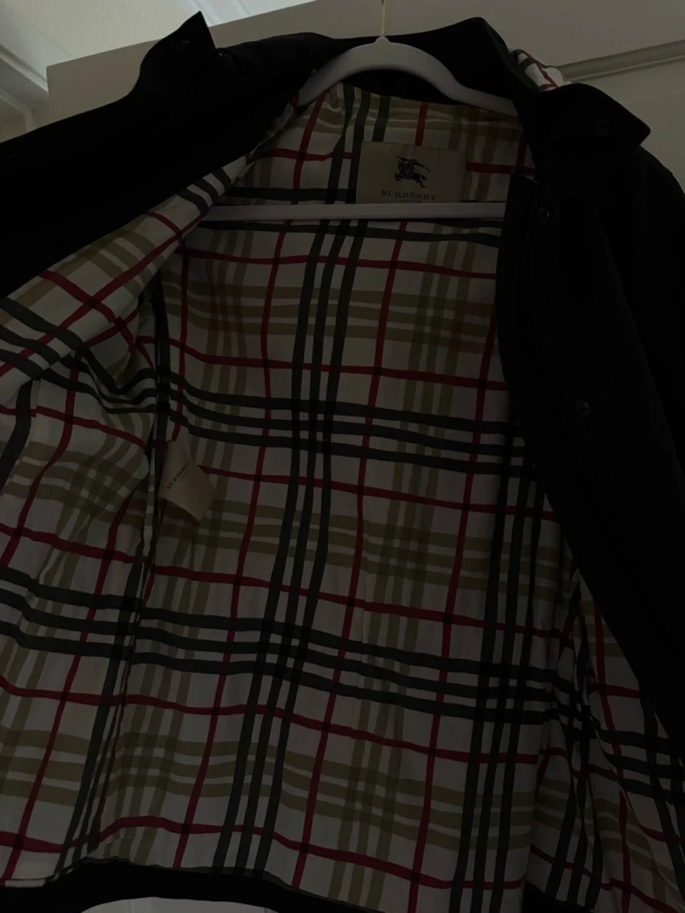 Burberry Black Women's Rain Jacket with Signature Check Lining - Picture 3 of 6